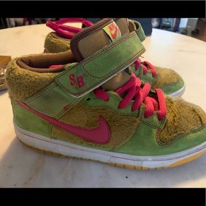 SB Dunks- Mama Bears Size 6 in Womens